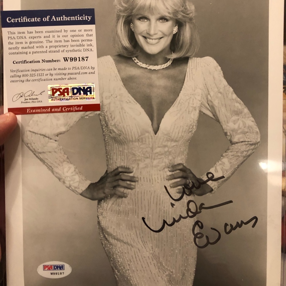 Linda Evans signed with COA ✍🏼